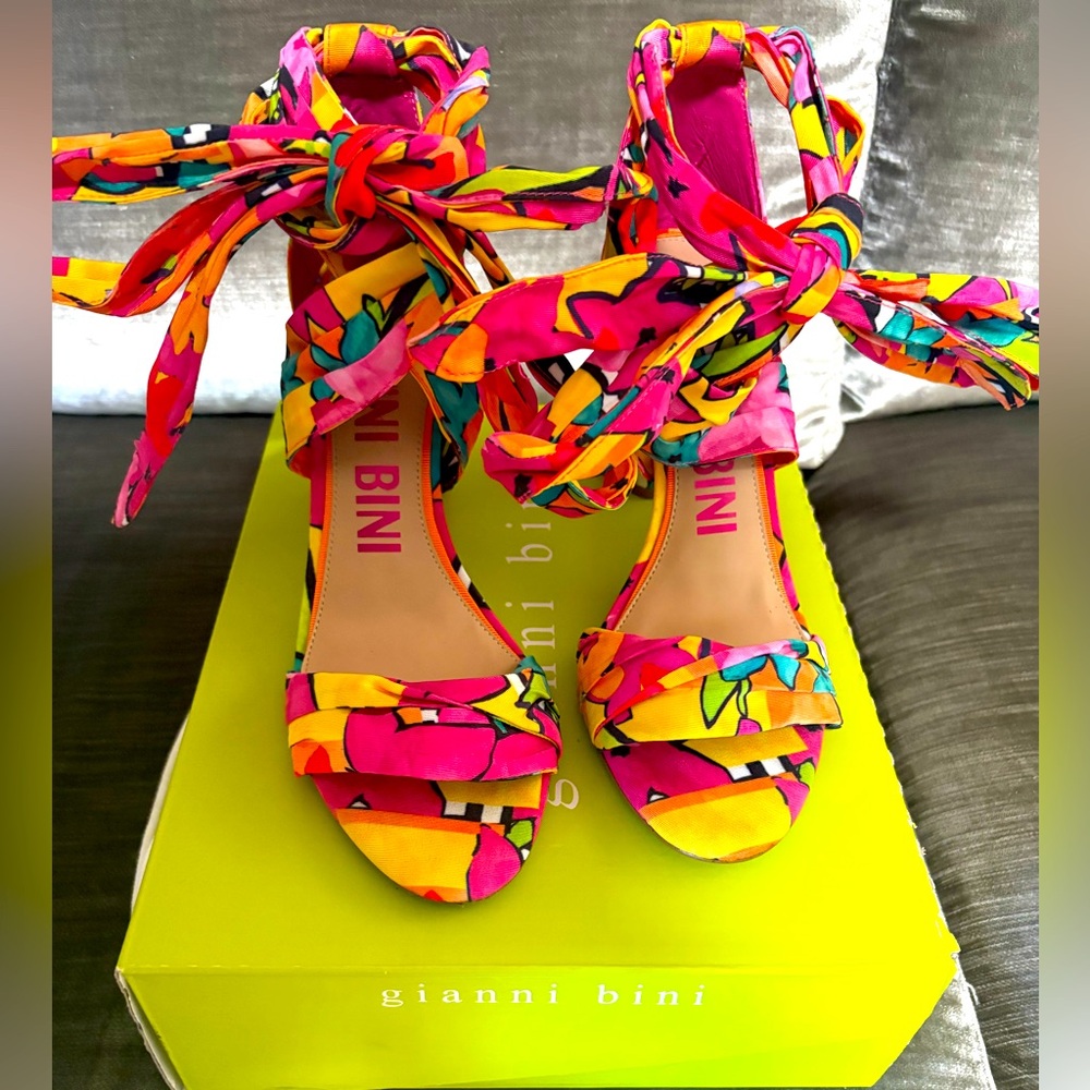 Gianni Bini Floral Strap Sandals Size 10